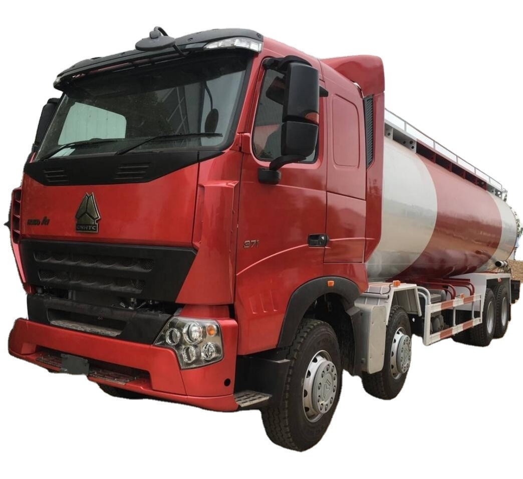 Cheap factory direct sale howoA7 8x4 39 cbm dry bulk powder truck for sale