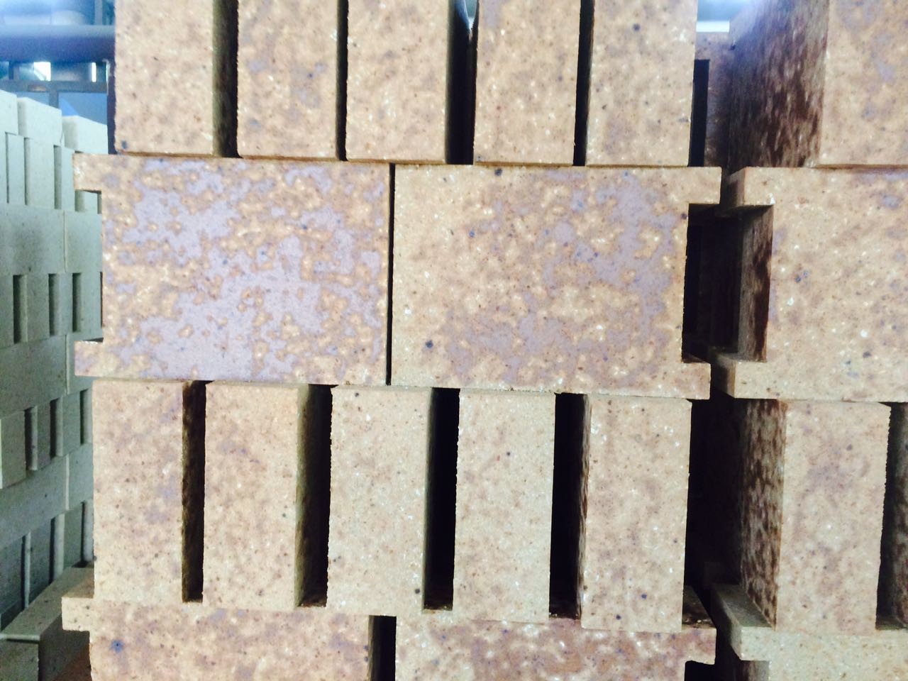 Cheap High Quality Refractory Silica Mullite Bricks For Cement Kiln With Factory Price for sale
