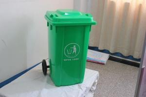 Cheap trash bins with 100L capacity/plastic garbage bin/ industrial trash bin mould for sale