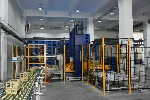 PLC Touchscreen Bottle Packaging Machine Single Channel Gantry Palletizer