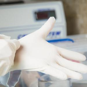 OEM ODM Latex Powdered Surgical Gloves / Synthetic Latex Gloves