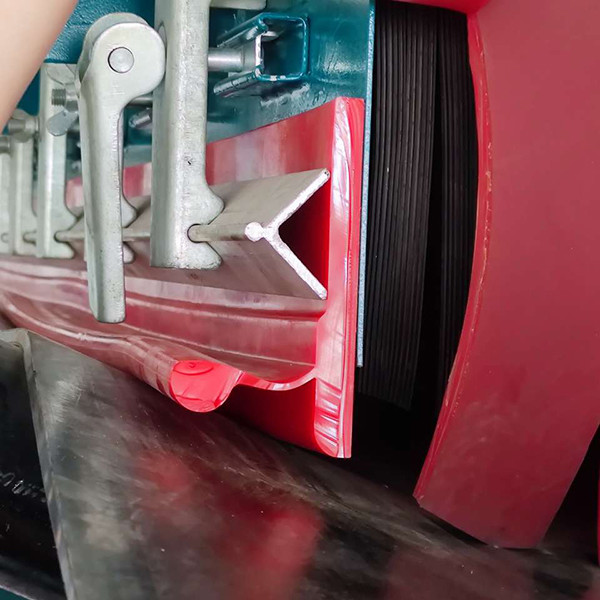 150mm Height Conveyor Belt Dual Rubber Skirting Board With Polyurethane