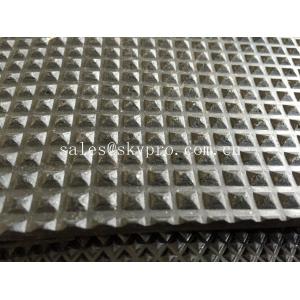China Diamond and pyramid textured rubber car matting anti - skidding garage on sale