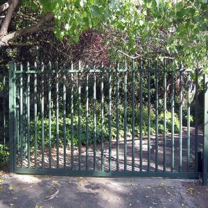 Custom Steel Fencing Black Galvanized Steel Pipe Fence Galvanized Palisade fence