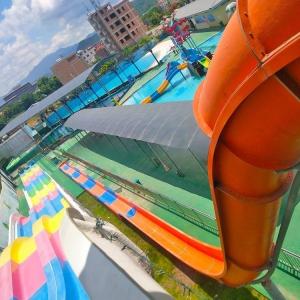 Height 8m Crazy Surfer Water Slide High Speed Thrilling Water Slides Comfortable