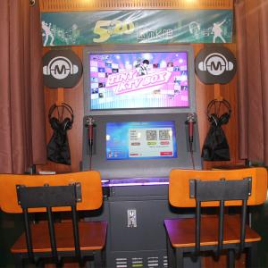 Metal Acrylic Plastic Jukebox Arcade Video Game Machine