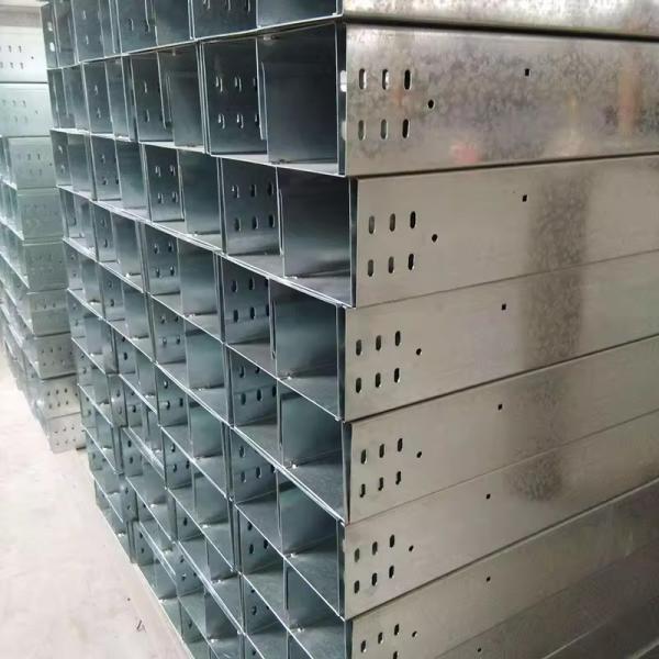 Smooth Galvanized Cable Tray for Easy Installation and Maintenance