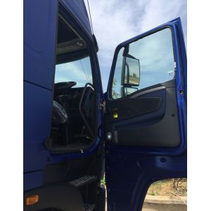China SINOTRUK HOWO Semi Truck Tractor ZZ4257N3247N1B Head With Air Conditioner on sale