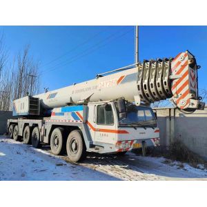 China 220ton Zoomlion Truck Crane for Heavy Equipment Lifting Maximum Lifting Height 40m on sale