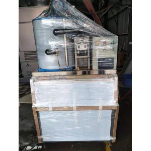 Small Flake Ice Machine Air Cooled 500kgs 220V With Ice Storage Bin