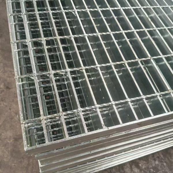 Quality Slip-Resistant Steel Grating with Diamond Pattern: Ensuring Stable Footing wholesale