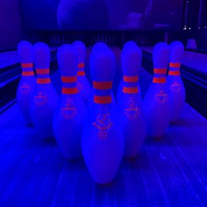 6-8 Lanes Bowling Machine with 2000 kg Weight and 590X240X240 cm Size for Indoor