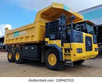 MANUAL TRANSMISSION TYPE WIDE BODY MINING DUMP TRUCK 6x4 2 PASSENGERS