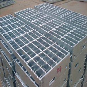 China Q235 Hot Dipped Galvanized Serrated Walkway Mesh Grating on sale