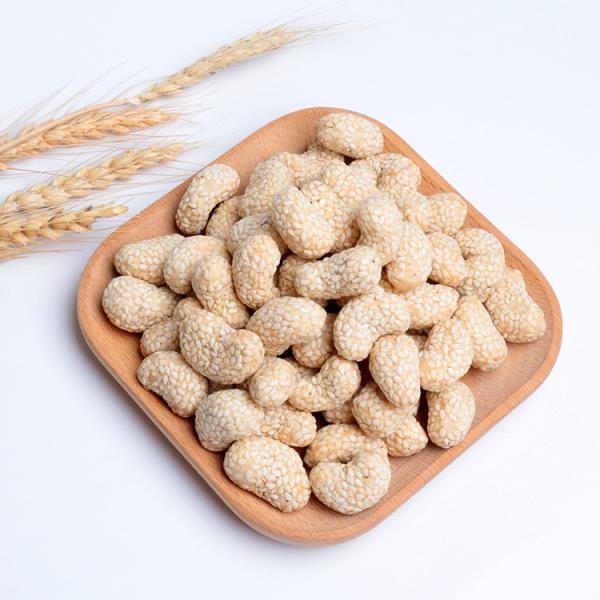 Quality Healthy Wheat Flour Roasted Coated Sesame Cashew Nut Snacks Foods With Crispy and Crunchy Taste wholesale