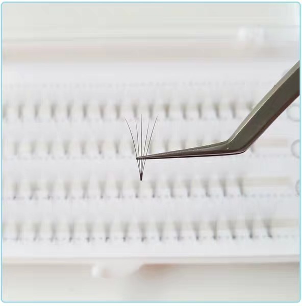 Wholesale High Quality Natural pre made volume fans eyelash extensions 2D/3D/4D/5D/6D/7D/8D/10D/20D manufacturer