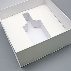 Custom Printed White Luxury Cardboard Box With Matt Lamination Varnishing