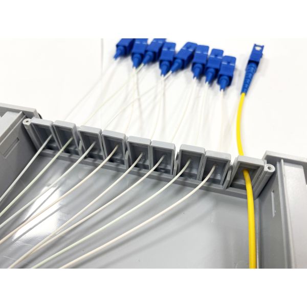 1x8 Fiber Optic Splitter Module Ideal for Passive Optical Networks and Signal Distribution in Telecommunication Systems