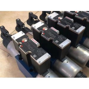 R900927230 Rexroth Proportional Directional Valve 4WREE10E75-23/A1V 4WREE10E75