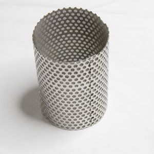 304 316L SS Wire Mesh Filter Cylinder / Perforated Filter Tube Custom Size