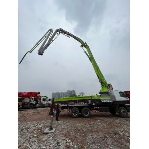 2013 Zoomlion Concrete Pump Truck with 49m Vertical Reach and Cylinder Type