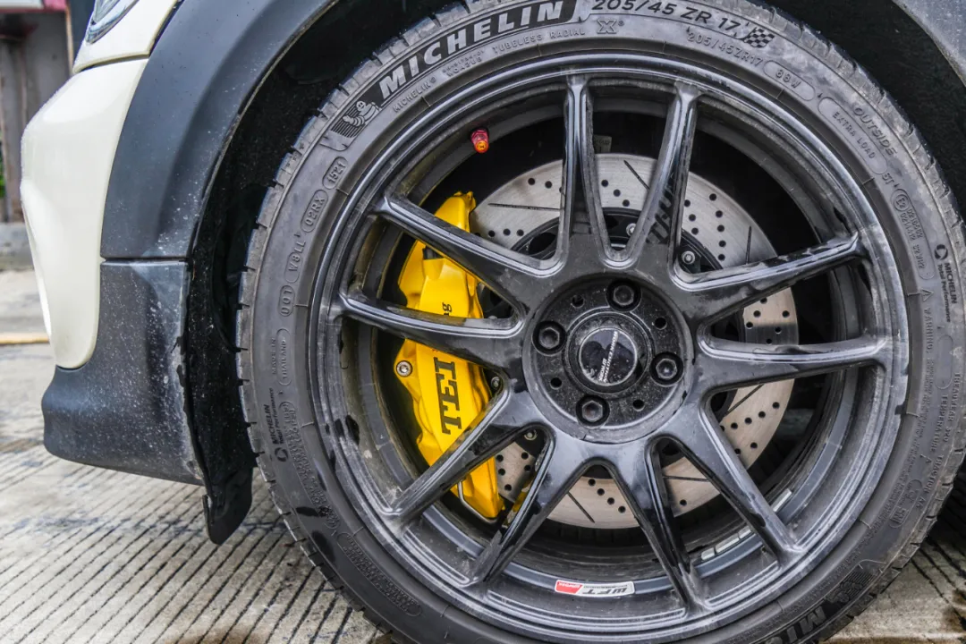 Front Big Brake Kit 4 Piston Caliper with 330x28mm rotor BBK auto brake system For MINI Cooper 17 Inch car rim