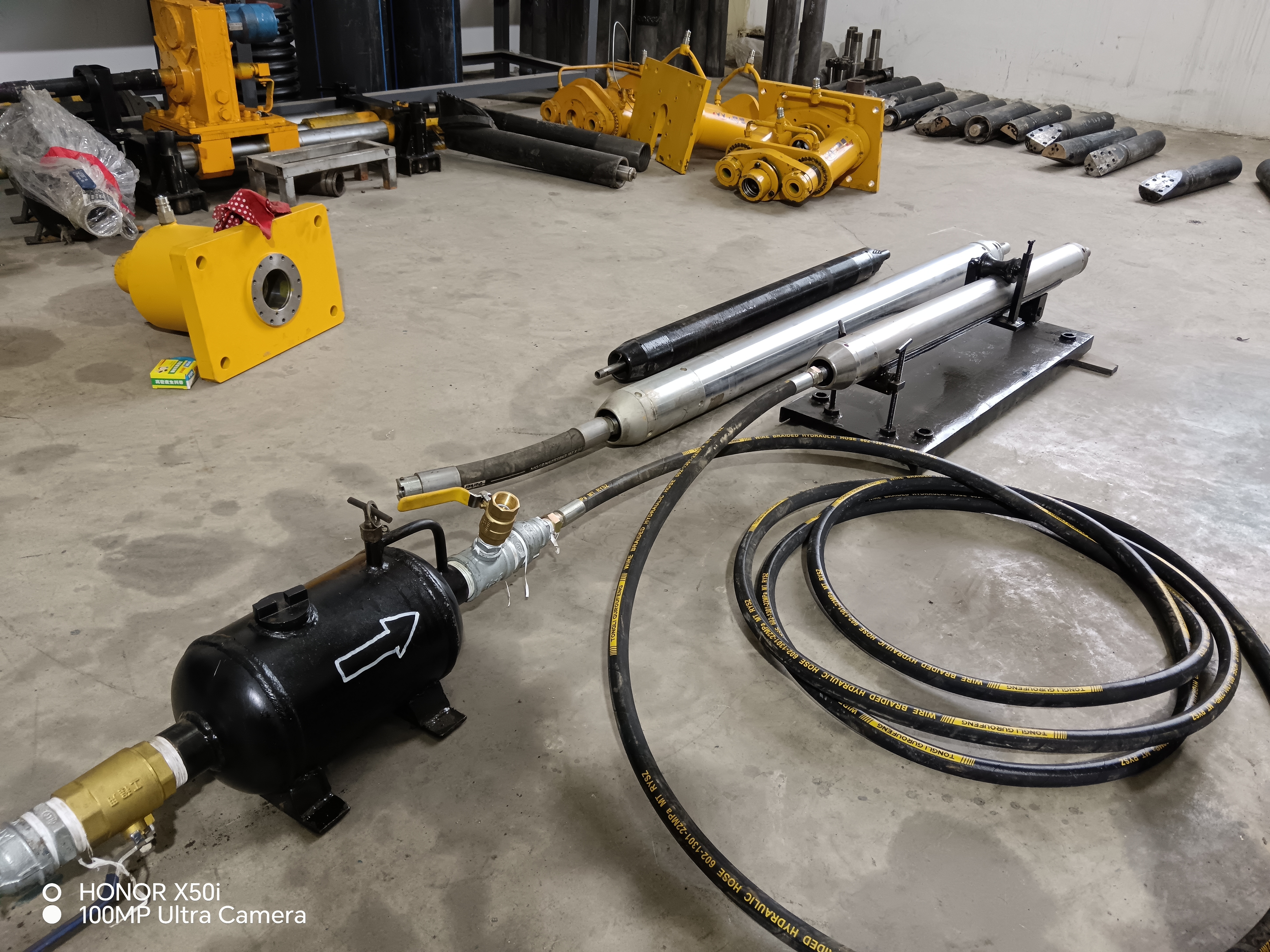 BM Series Pneumatic Mole with 2.1-2.9 Hz Impact Frequency 0.4-0.7 MPa Air