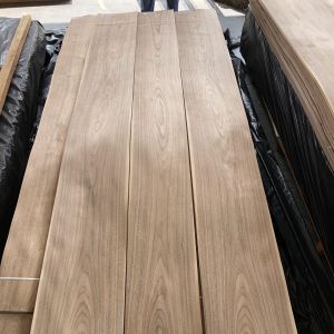 Factory Mountain/Straight Grain Walnut Wood Veneer Walnut Veneer Sheets AA Grade