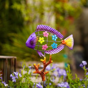 China OEM Metal Yard Ornaments Multicolor Animal Garden Figurines Hollow Out Fish on sale