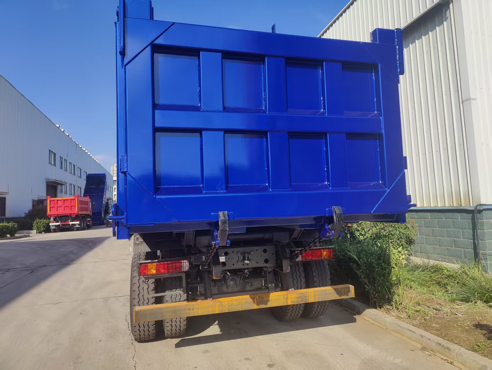 8×4 Tipper Dump Truck 371HP High Load Capacity for Earthwork