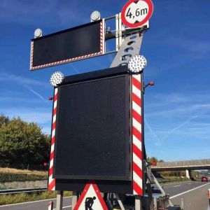 IP56 P10 Trailer LED Display Mobile Billboard For Traffic Road Safety