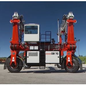 High Capacity Mobile Gantry Cranes Precise Lifting In Shipyard