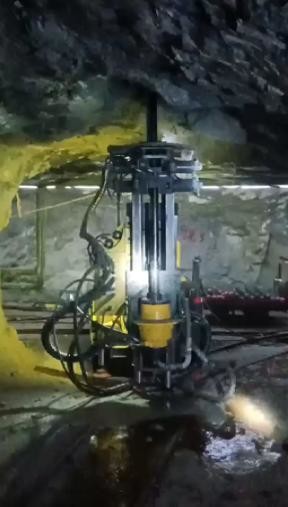 Mining DTH Drilling Machine 76 - 203mm Drilling Diameter With 11-11Kw Motor