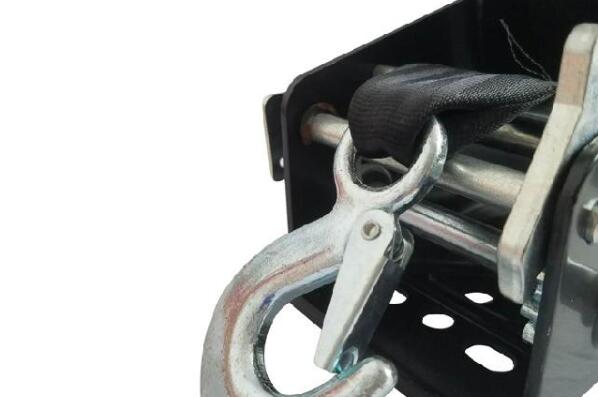 CE Approved 2500 Lb Manual Winch , Black Strap Small Hand Crank Winch