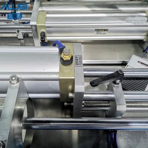 Stainless Steel Pneumatic Liquid Filling Machine Horizontal Automatic Bottle