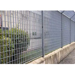 Steel Grating Fences From Welded Or Press-Locked Steel Grating