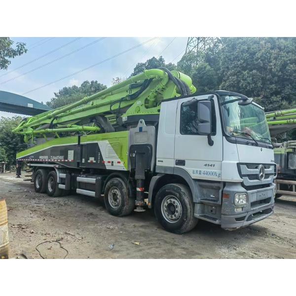 Zoomlion 63m truck-mounted concrete boom pump is suitable for high-rise building