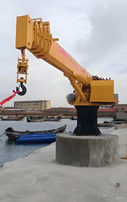 50 Tonnes Capacity Deck Crane With Up To 50 M Outreach Distance