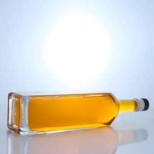 Square Shape Super Flint Glass Bottle in Clear Color for Vodka Whisky Tequila