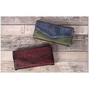 China New England retro leather ladies clutch evening bag temperament rivet bag hand on sale