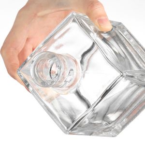 Glass Square Shape 750ml Whiskey Bottle with Decal Surface Handling