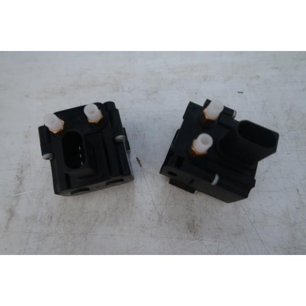 4722555610 F01 F02 BMW Air Suspension Valve Block / Air Ride Solenoid Valve
