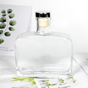 Transparent 300ml 500ml Empty Glass Wine Bottles Embossing Electroplating
