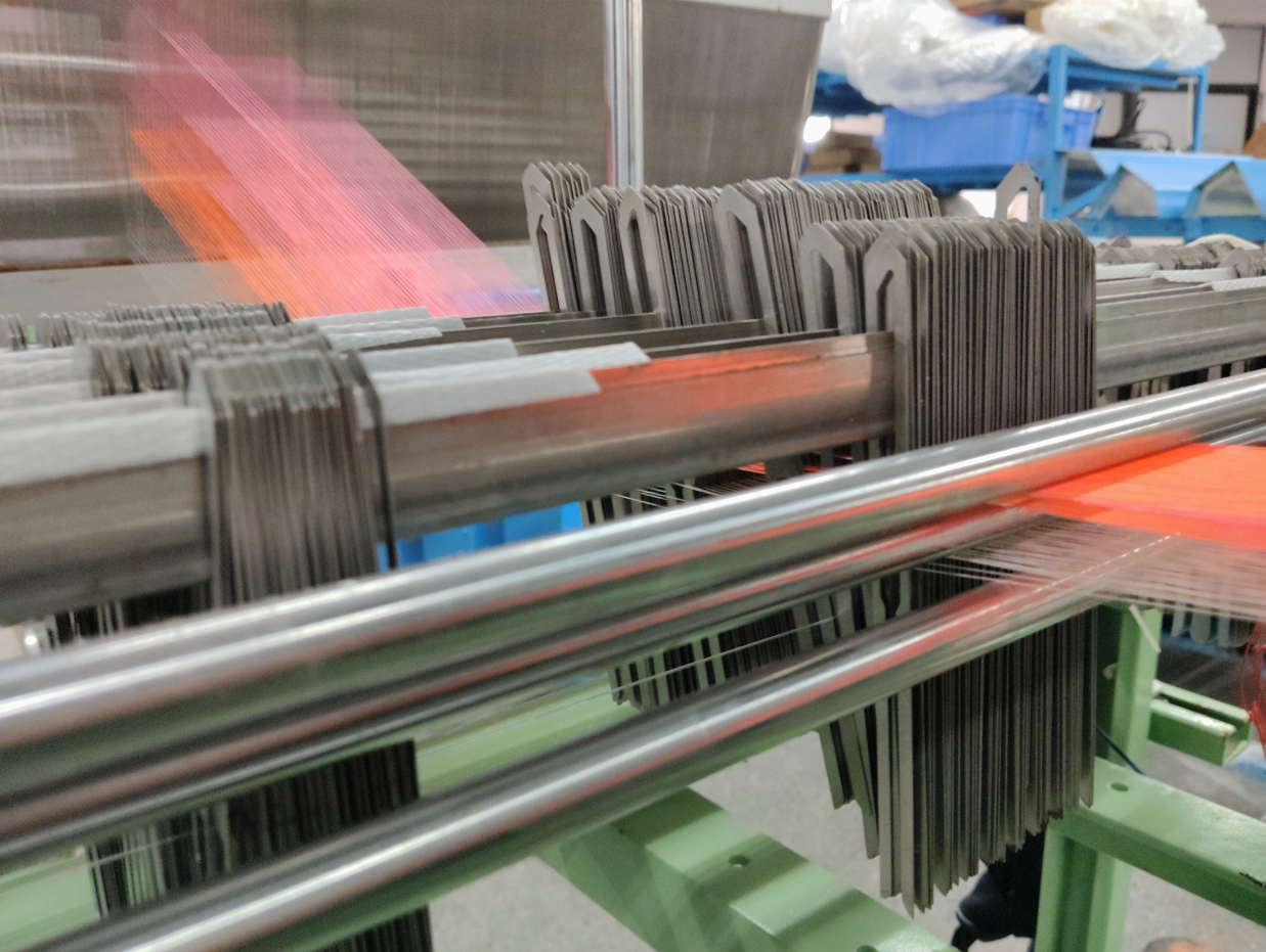 Shuttleless Weaving Machine Used for Producing Elastic and Non-Elastic Textile