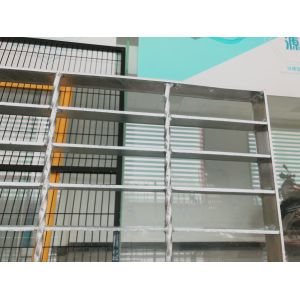 Anti Corrosive Galvanized Walkway Grating , Metal Grate Walkway Thickness 0.3-0