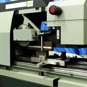 Manufacturing Plant Metal Band Sawing Machine with 300mm Sawing Range and 0.42kw