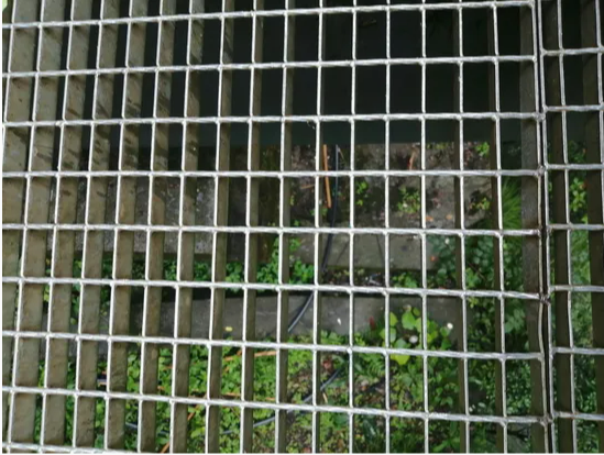 Heavy Duty Customized Stainless Steel 304/316 ASTM A36 Steel Grating for Walkways and Platforms