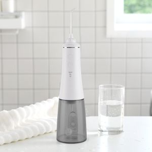 Deep Cleaning Oral Water Flosser IPX7 Waterproof Retractable