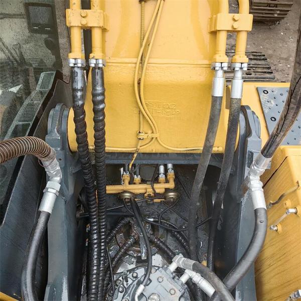 Used Hyundai 305 Excavator with 1.38m3 Bucket Capacity and Low Working Hours in Korea