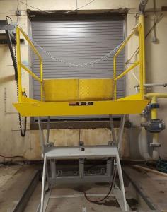 China Tailored Hydraulic Loading Dock Lift 2T, Lifting Height 800mm Truck Load Dock Ramps on sale